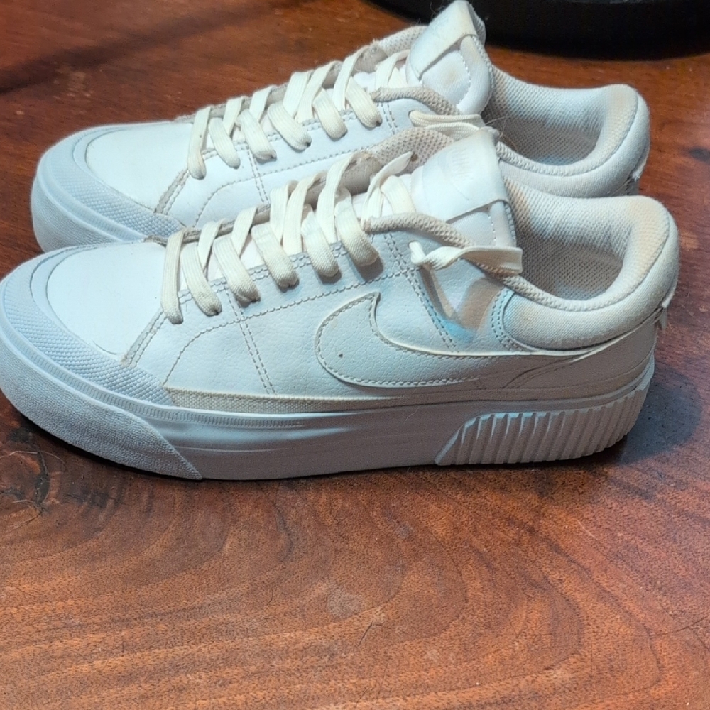 Nike Women's Sneakers in White and Cream